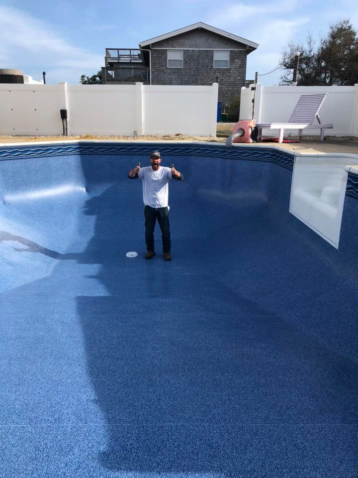 Vinyl pool liner installation